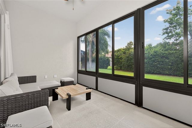 2271 Heydon CIR W, Naples, FL 34120