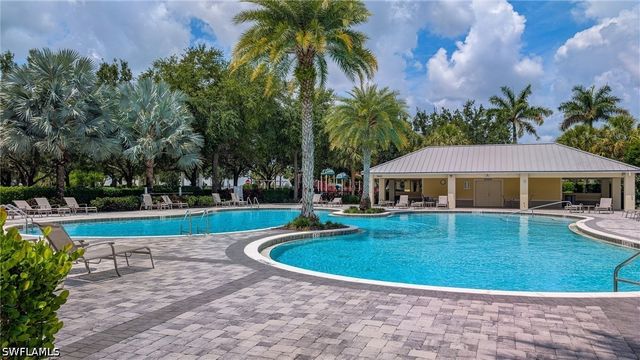 2271 Heydon CIR W, Naples, FL 34120