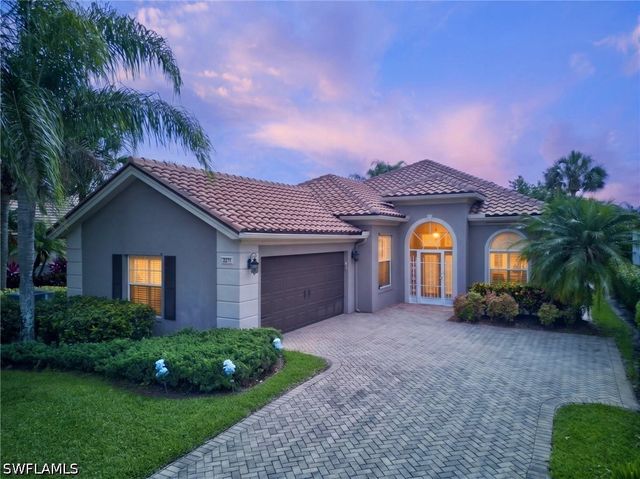2271 Heydon CIR W, Naples, FL 34120