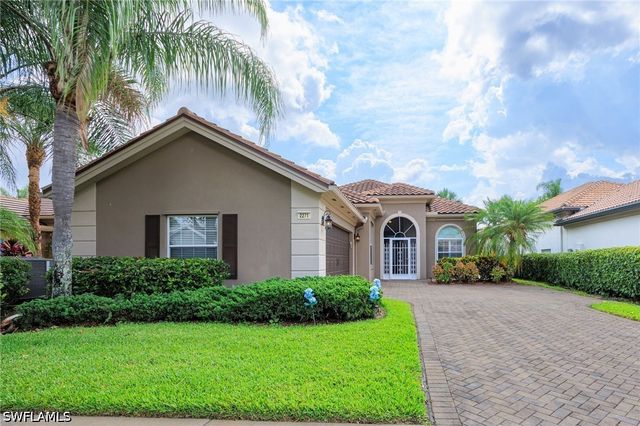2271 Heydon CIR W, Naples, FL 34120