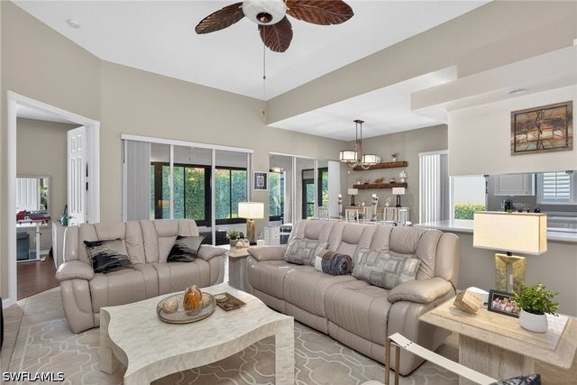 2271 Heydon CIR W, Naples, FL 34120