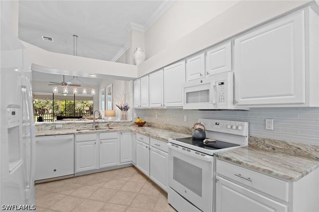 1930 Willow Bend CIR 201, Naples, FL 34109