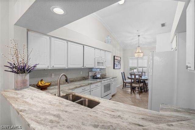 1930 Willow Bend CIR 201, Naples, FL 34109
