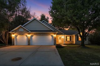 260 Fairington Drive, Troy, IL 62294