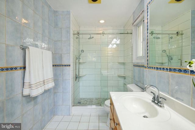 9528 STARMONT RD, Bethesda, MD 20817