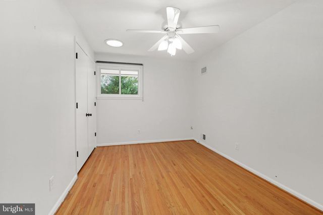 9528 STARMONT RD, Bethesda, MD 20817