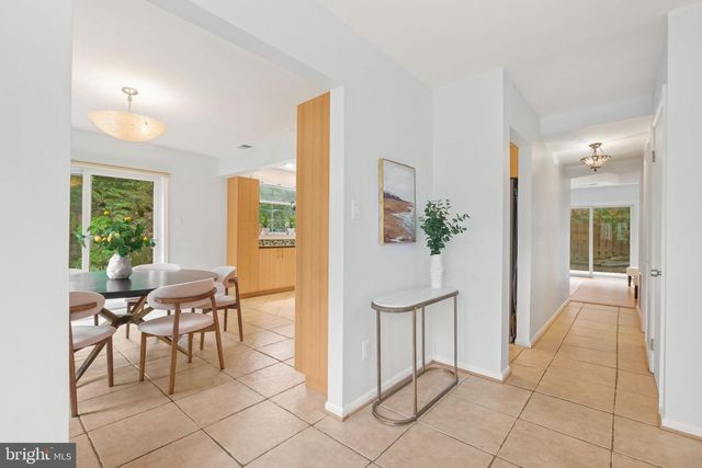 9528 STARMONT RD, Bethesda, MD 20817