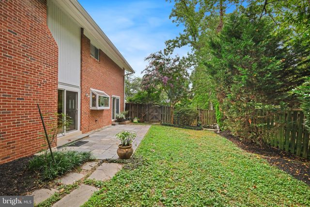 9528 STARMONT RD, Bethesda, MD 20817