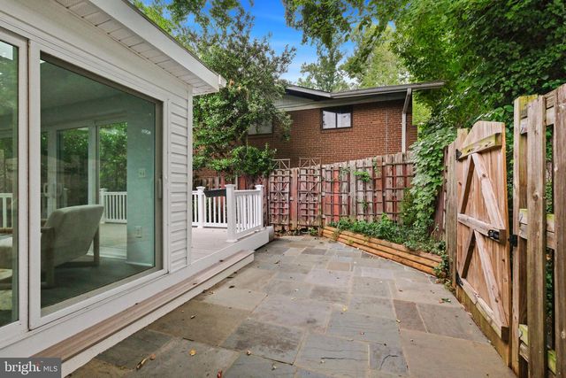 9528 STARMONT RD, Bethesda, MD 20817