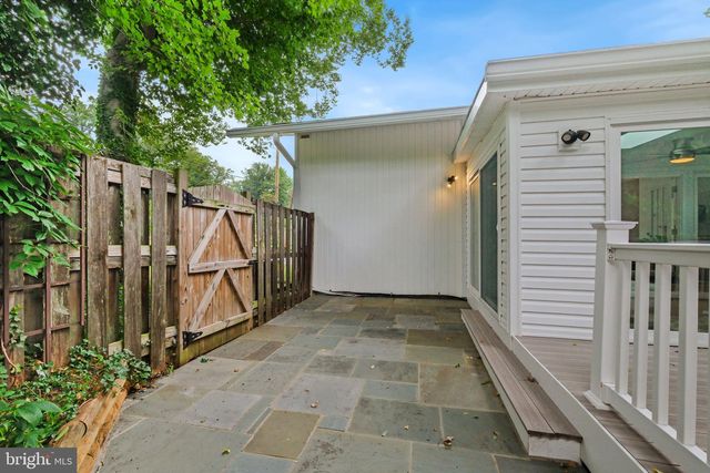9528 STARMONT RD, Bethesda, MD 20817