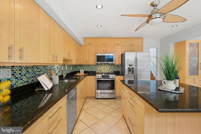 9528 STARMONT RD, Bethesda, MD 20817
