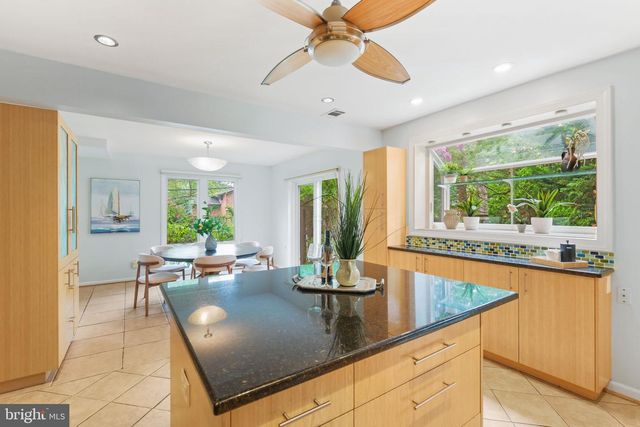 9528 STARMONT RD, Bethesda, MD 20817