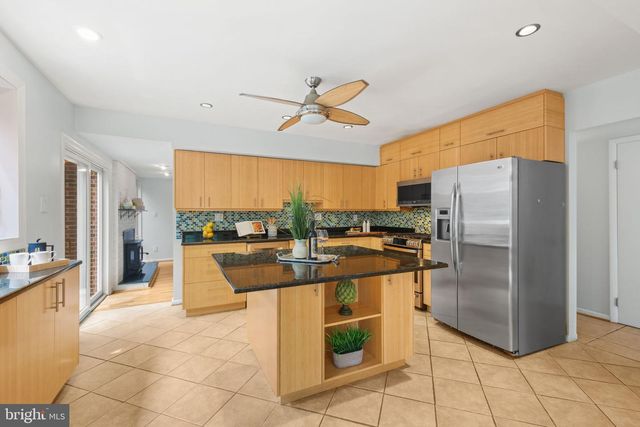 9528 STARMONT RD, Bethesda, MD 20817