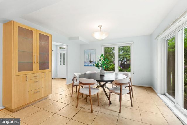 9528 STARMONT RD, Bethesda, MD 20817