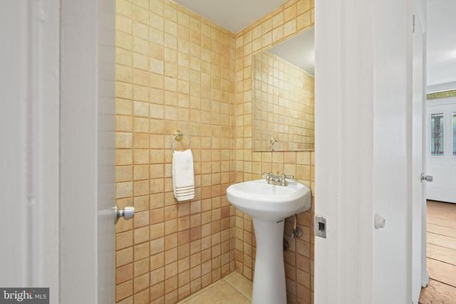 9528 STARMONT RD, Bethesda, MD 20817