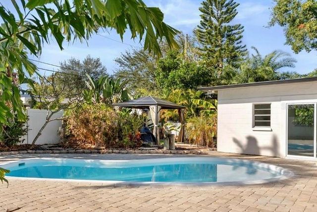 7490 LOCUST STREET NE, St Petersburg, FL 33702