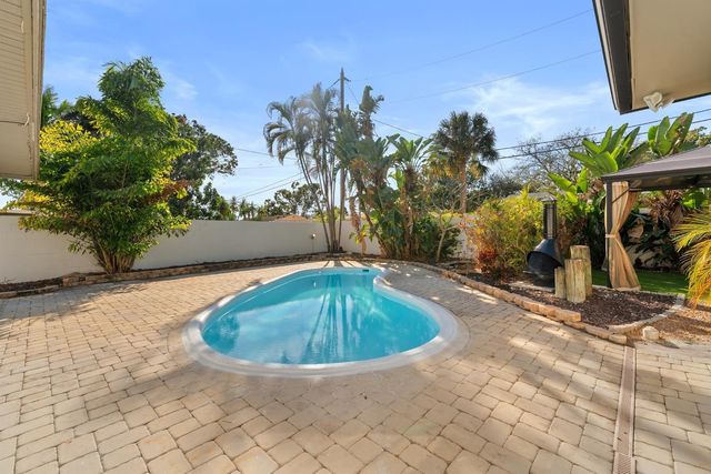 7490 LOCUST STREET NE, St Petersburg, FL 33702