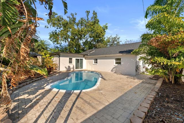 7490 LOCUST STREET NE, St Petersburg, FL 33702