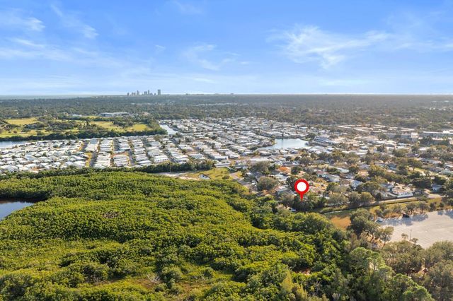 7490 LOCUST STREET NE, St Petersburg, FL 33702