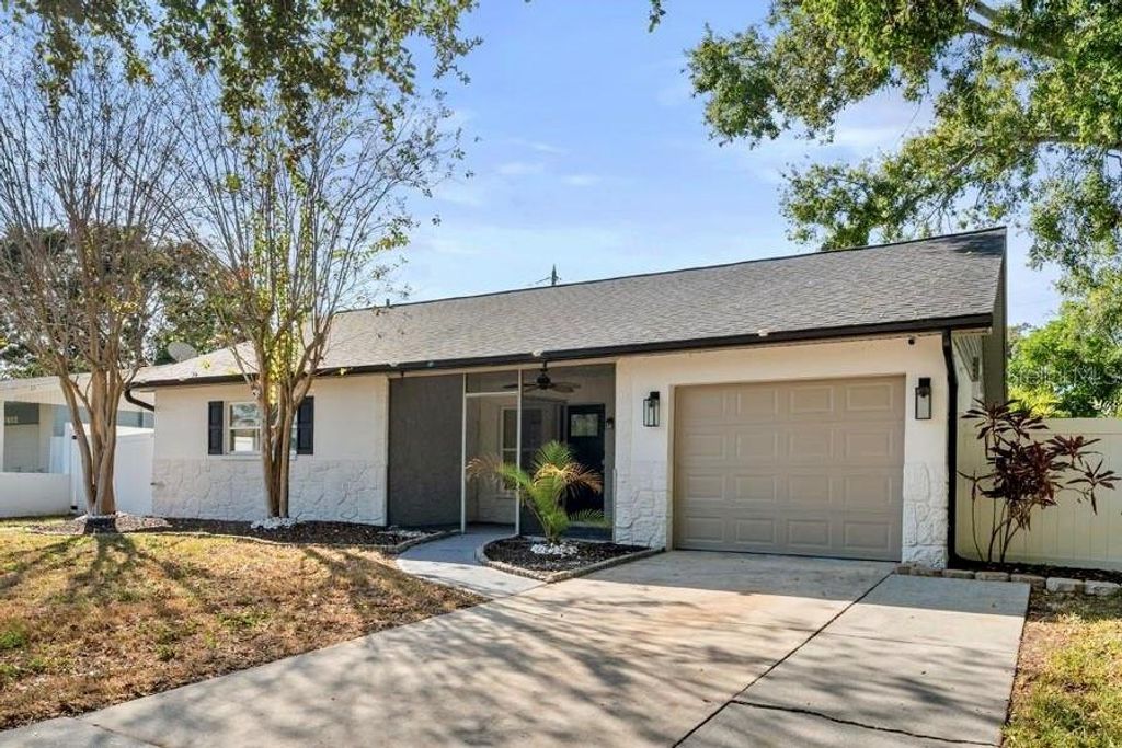 7490 LOCUST STREET NE, St Petersburg, FL 33702