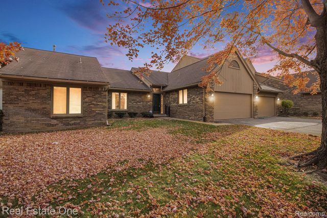 6121 Westbrooke Drive 7, West Bloomfield Charter Township, MI 48322