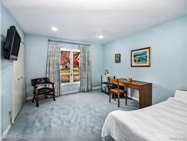 6121 Westbrooke Drive 7, West Bloomfield Charter Township, MI 48322