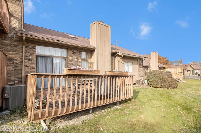 6121 Westbrooke Drive 7, West Bloomfield Charter Township, MI 48322