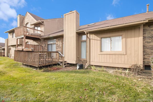 6121 Westbrooke Drive 7, West Bloomfield Charter Township, MI 48322