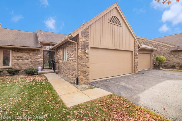 6121 Westbrooke Drive 7, West Bloomfield Charter Township, MI 48322