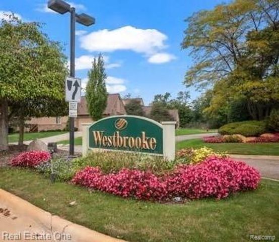 6121 Westbrooke Drive 7, West Bloomfield Charter Township, MI 48322
