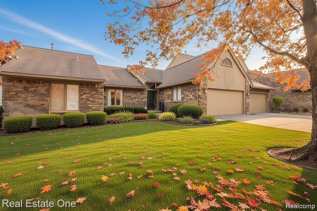 6121 Westbrooke Drive 7, West Bloomfield Charter Township, MI 48322