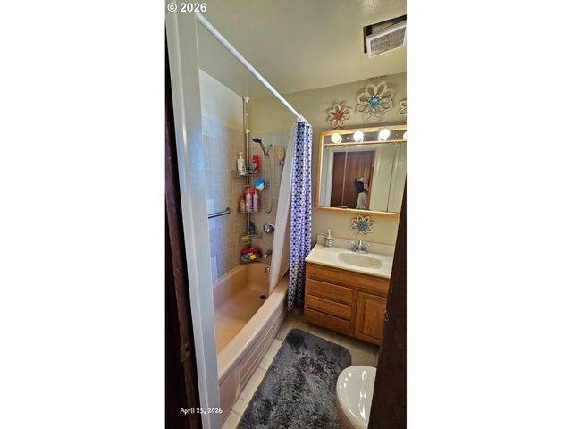 488 WALNUT Ln, Eugene, OR 97401