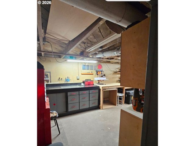 488 WALNUT Ln, Eugene, OR 97401