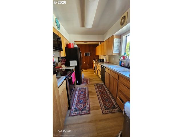 488 WALNUT Ln, Eugene, OR 97401