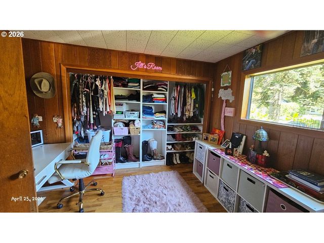 488 WALNUT Ln, Eugene, OR 97401