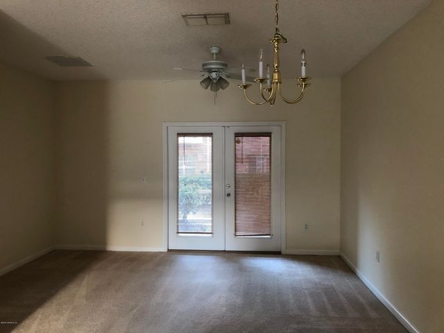 1521 FIELDVIEW Drive, Jacksonville, FL 32225