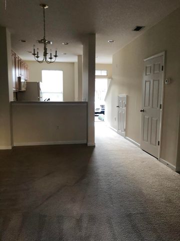 1521 FIELDVIEW Drive, Jacksonville, FL 32225