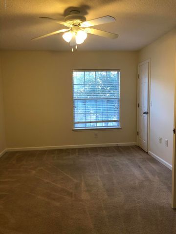 1521 FIELDVIEW Drive, Jacksonville, FL 32225