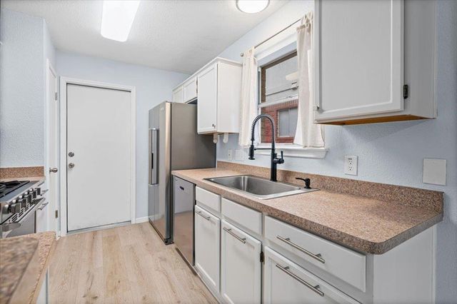 1009 Laurelleaf DR, Pflugerville, TX 78660