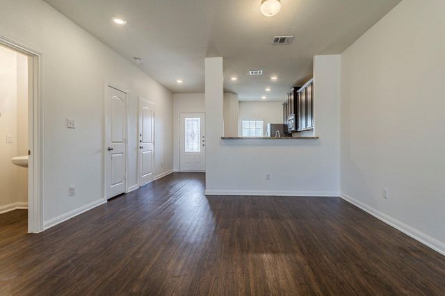 1590 Twin Estates DR, Kyle, TX 78640