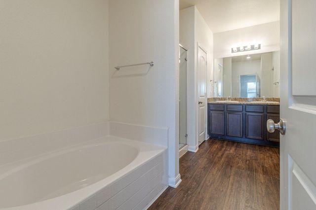 1590 Twin Estates DR, Kyle, TX 78640