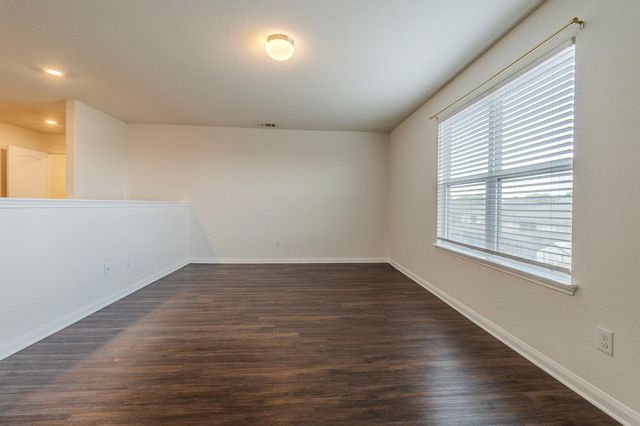1590 Twin Estates DR, Kyle, TX 78640