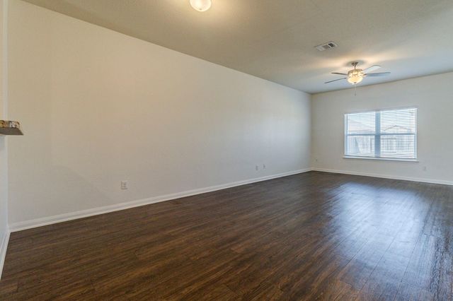 1590 Twin Estates DR, Kyle, TX 78640