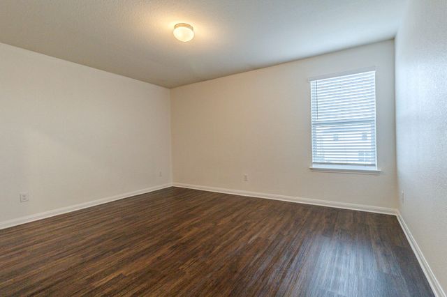 1590 Twin Estates DR, Kyle, TX 78640