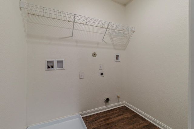1590 Twin Estates DR, Kyle, TX 78640