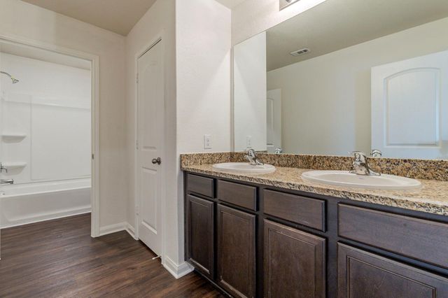 1590 Twin Estates DR, Kyle, TX 78640