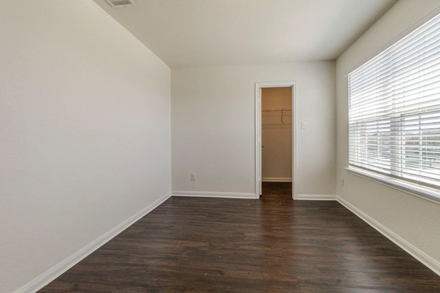 1590 Twin Estates DR, Kyle, TX 78640