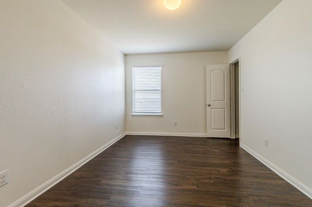 1590 Twin Estates DR, Kyle, TX 78640