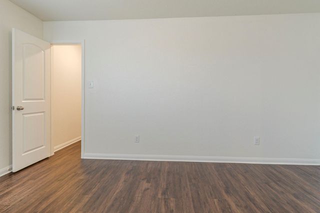 1590 Twin Estates DR, Kyle, TX 78640