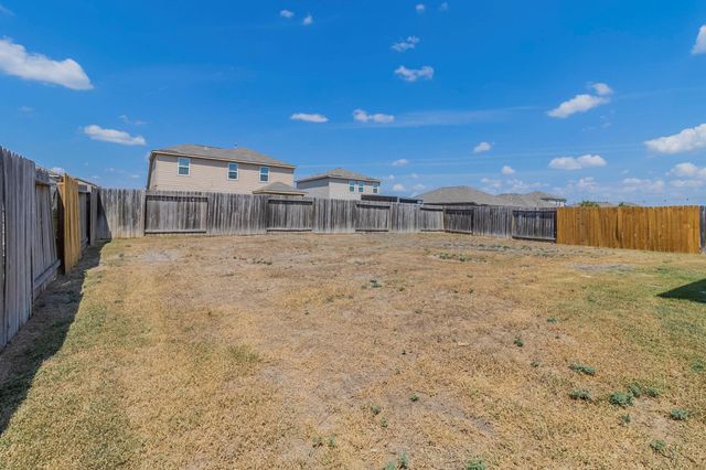1590 Twin Estates DR, Kyle, TX 78640